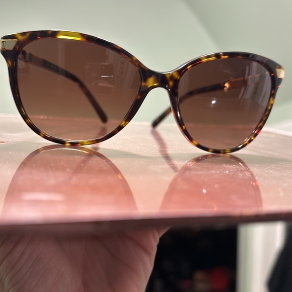 - ***- Burberry  made in Italy —-Cat-Eye -Sun Glasses. - Picture 4 of 13